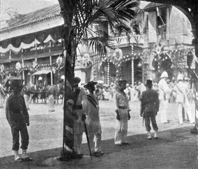 1901年5月25日、キングからのイラスト、シンガポールのヨーク公爵と公爵夫人の到着を待つ 作： English Photographer